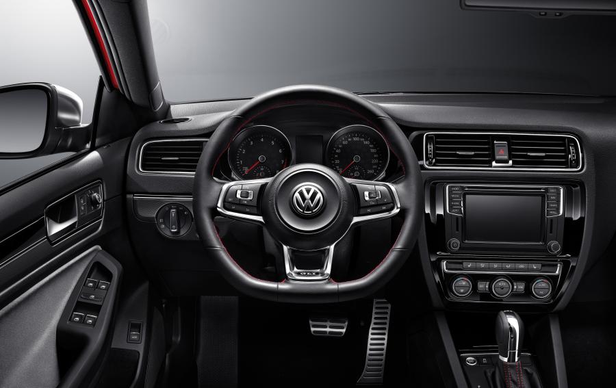 Торпедо Volkswagen Sagitar GLI 2016 года  (фото 8 из 11)